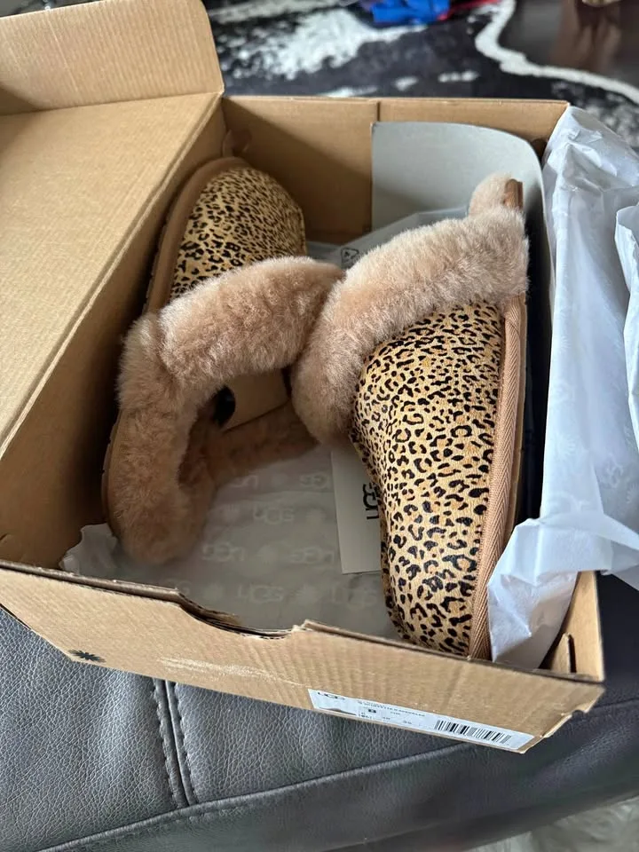Women’s Ugg Slippers Size 8 Brand New thumbnail