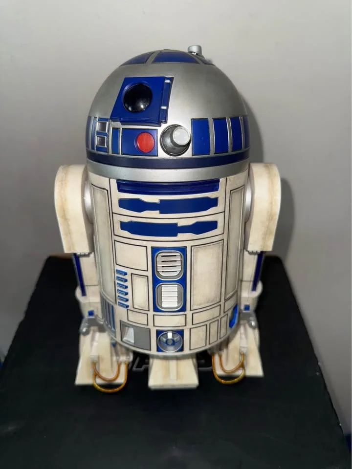 R2-D2 and C-3PO Sideshow Premium Format Figures image indicator(4)