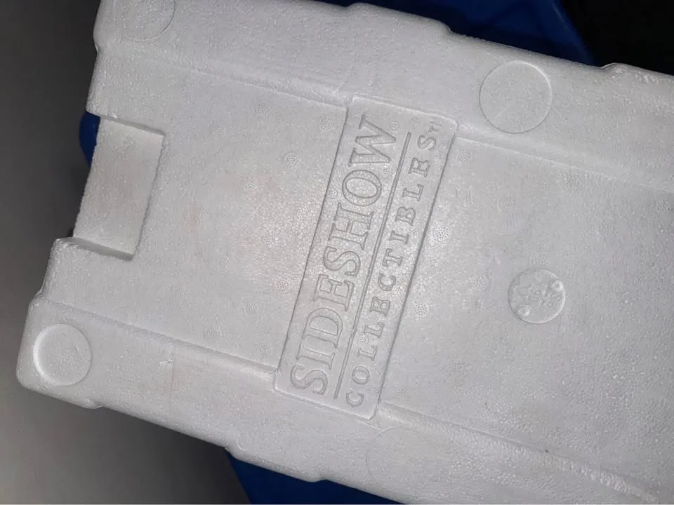 R2-D2 and C-3PO Sideshow Premium Format Figures image indicator(8)