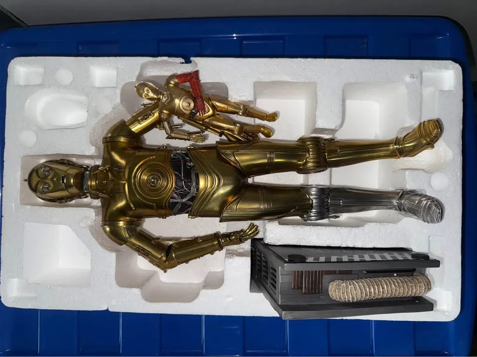 R2-D2 and C-3PO Sideshow Premium Format Figures image indicator(9)