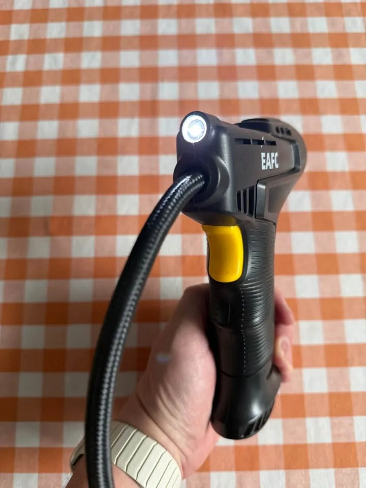 portable cordless tire inflator/mini air compressor. image indicator(3)