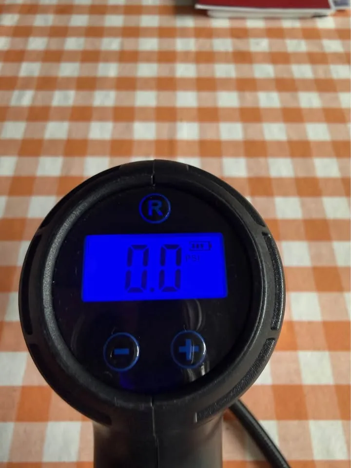 portable cordless tire inflator/mini air compressor. image indicator(4)