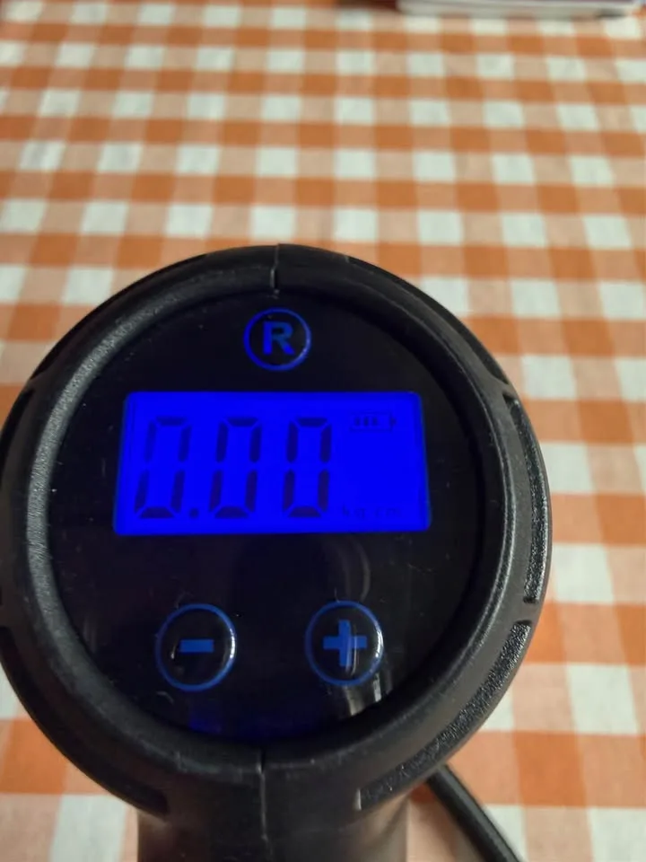 portable cordless tire inflator/mini air compressor. image indicator(7)