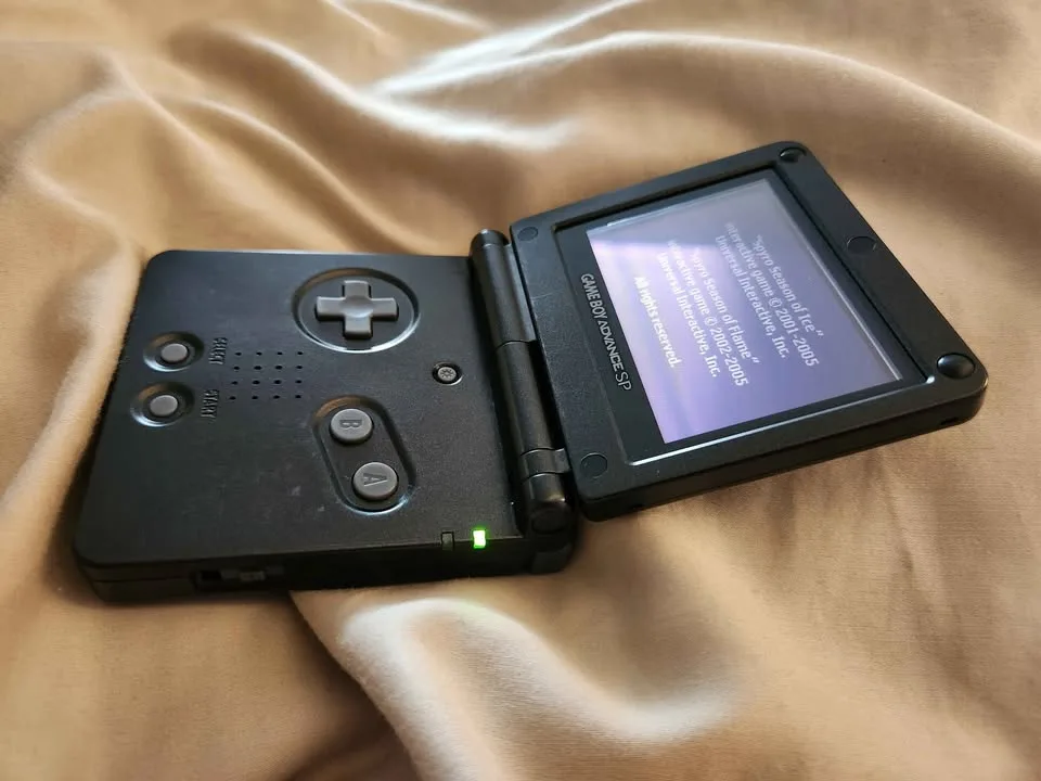 Black Gameboy Advance SP image indicator(3)