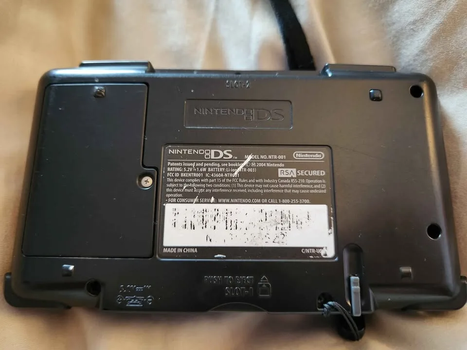 Original cobalt blue Nintendo DS with charger image indicator(4)