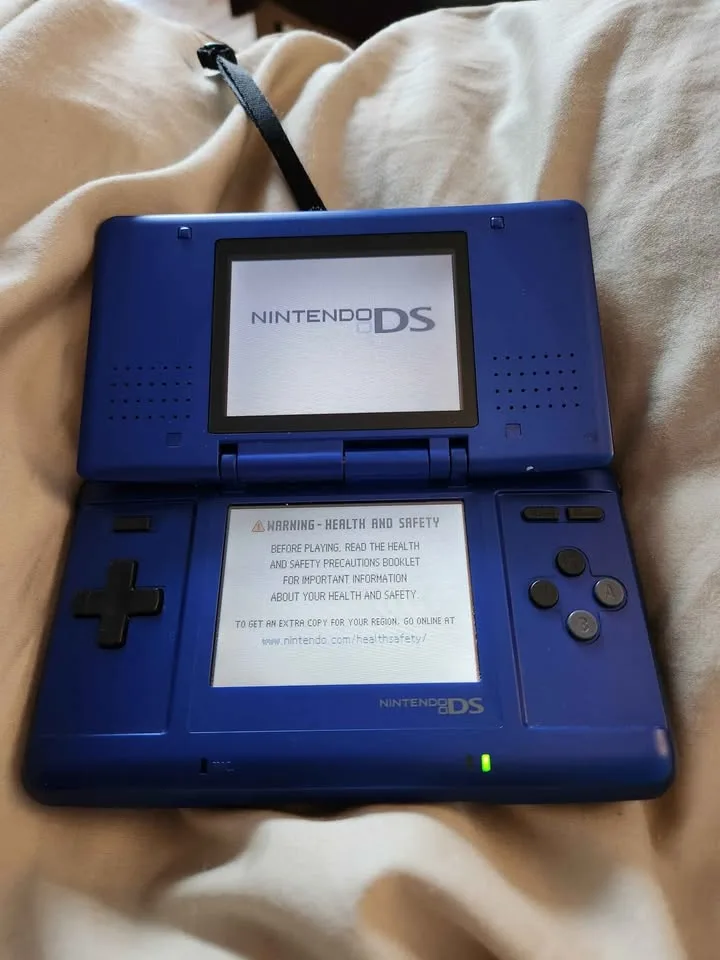 Original cobalt blue Nintendo DS with charger image indicator(5)