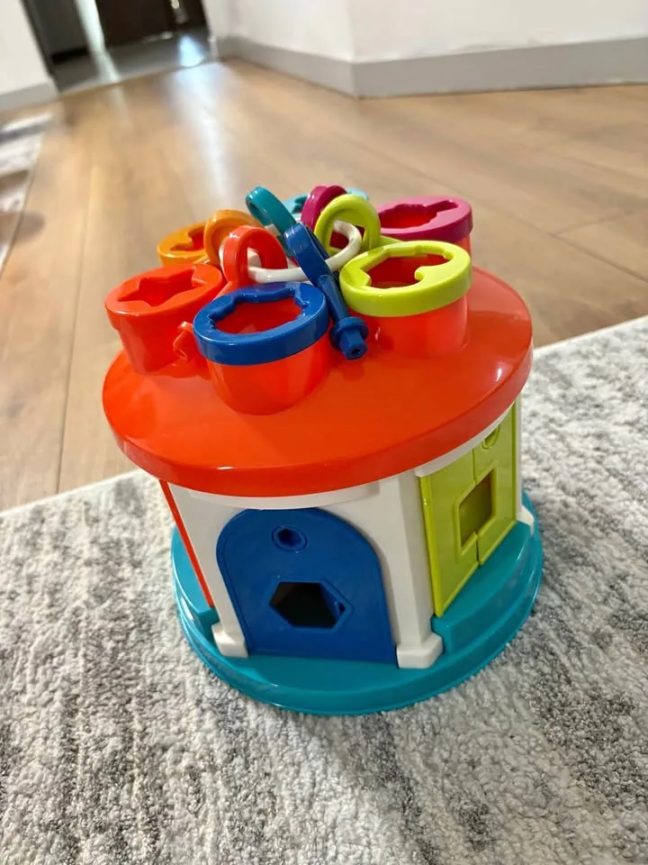 Shape sorting house with free car thumbnail