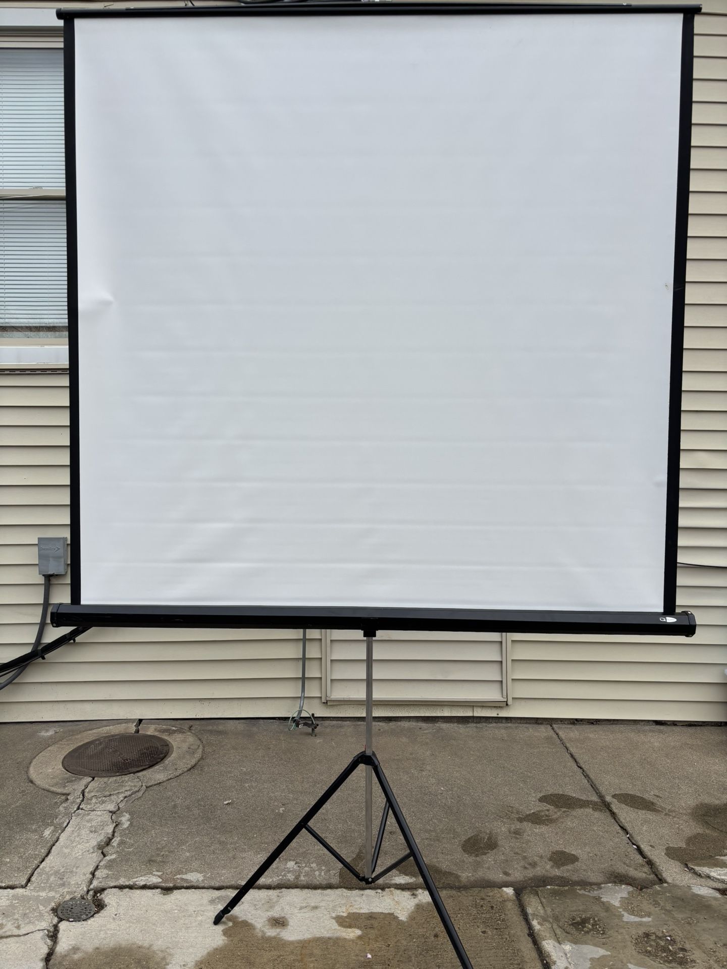 Portable Projector Screen 66x68" - photo 3