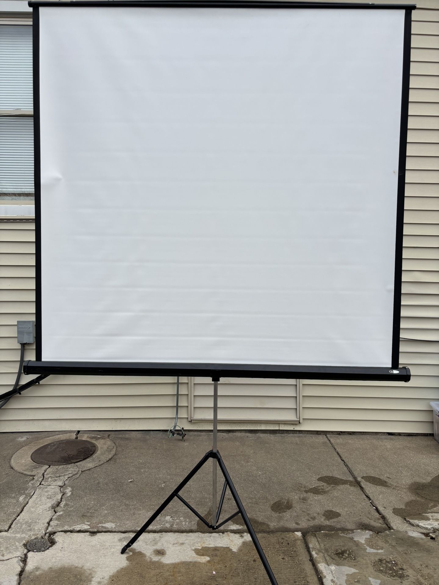 Portable Projector Screen 66x68" - photo 4
