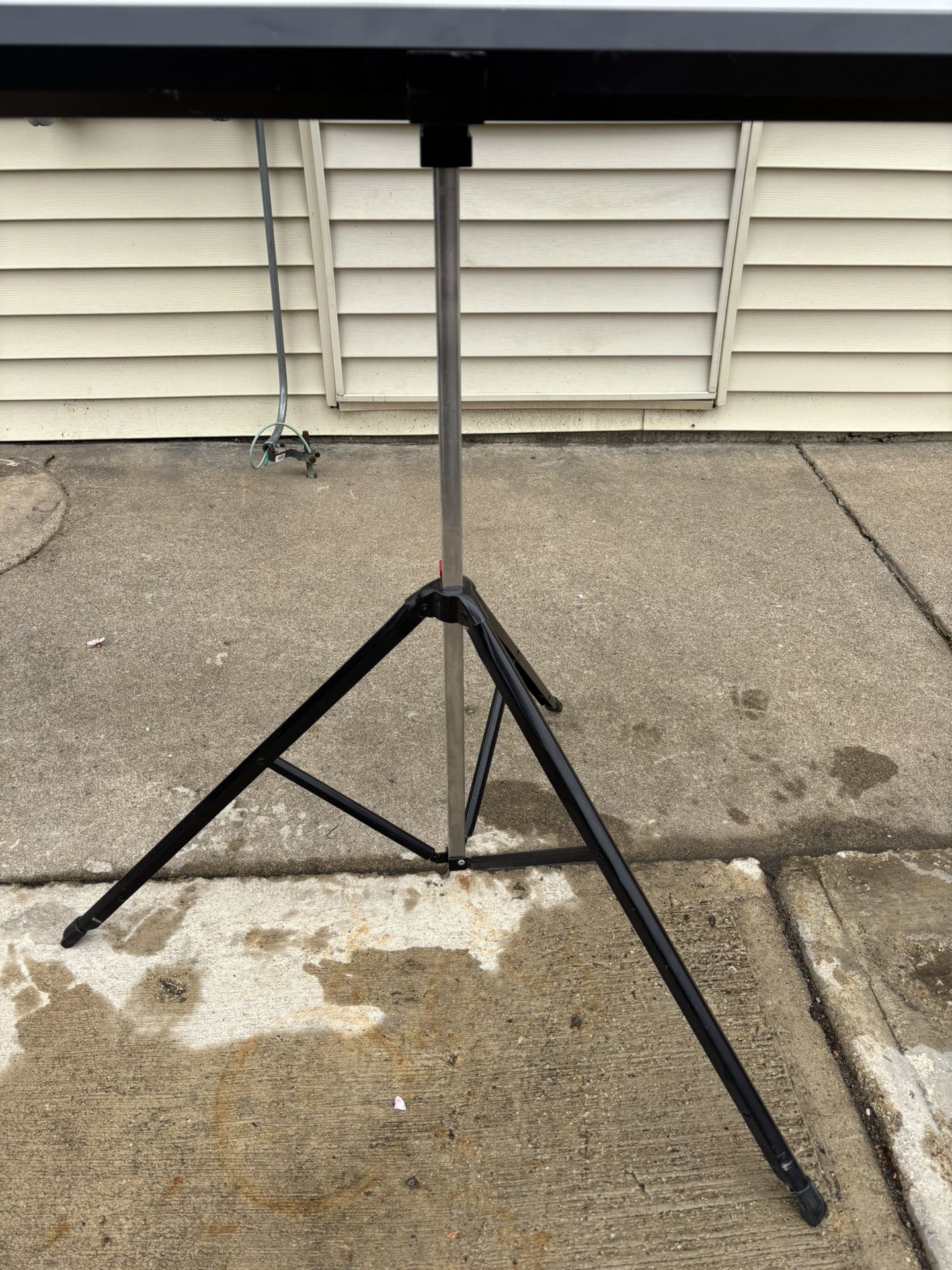Portable Projector Screen 66x68" - photo 5