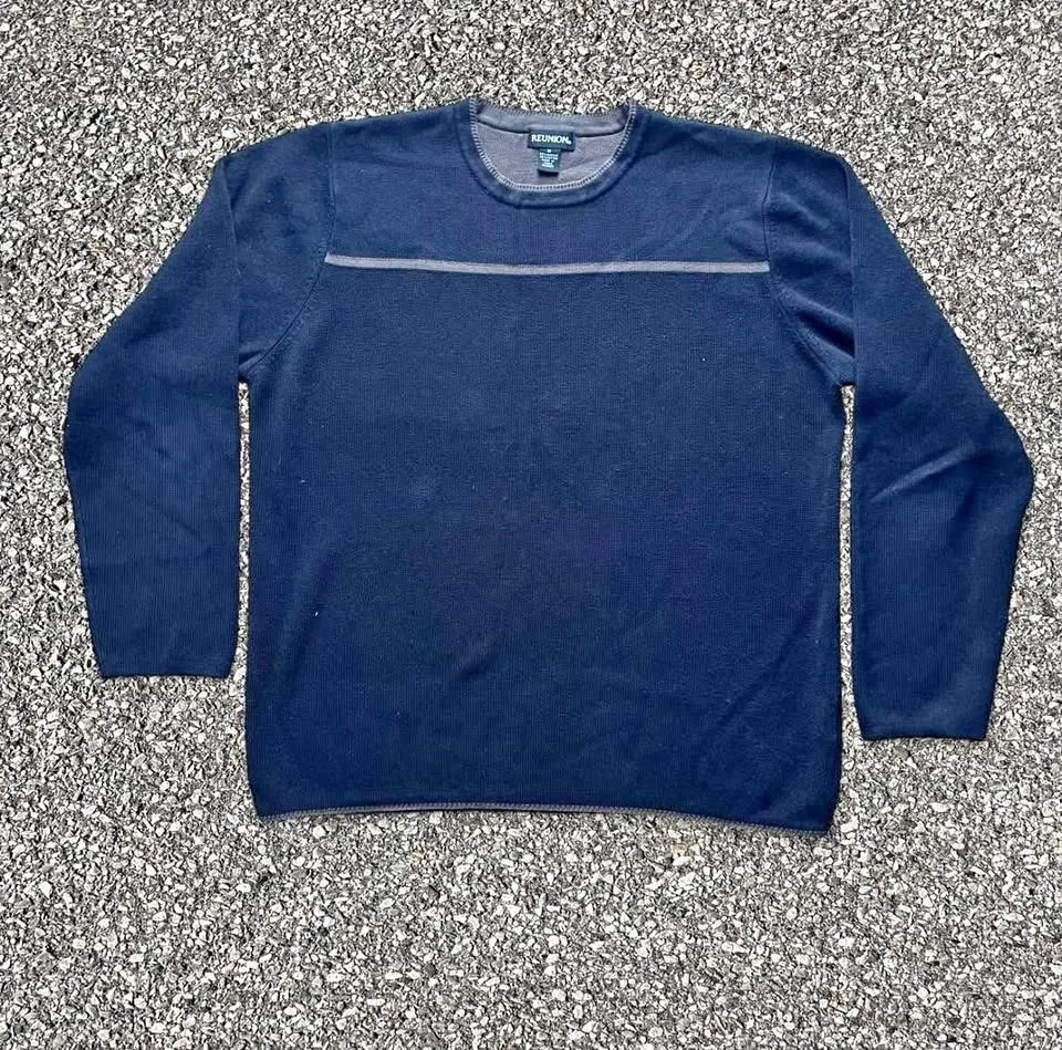 REUNION BLACK crew neck sweater with a 90s vibe thumbnail