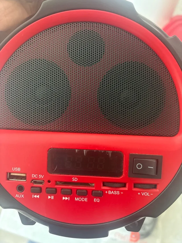 Bluetooth speaker with bass booster, fm and aux image indicator(2)