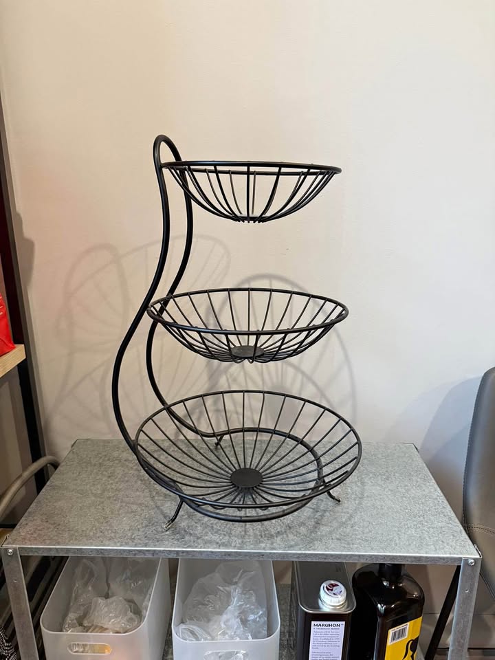3-tier black fruit stand