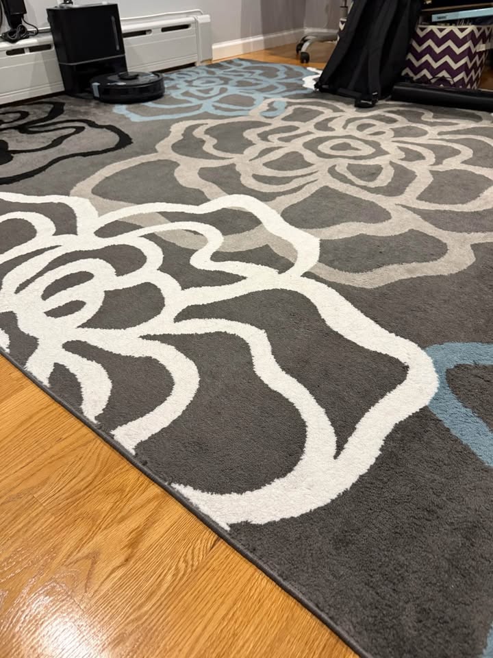 Gray flower rug (8'x10') - photo 2