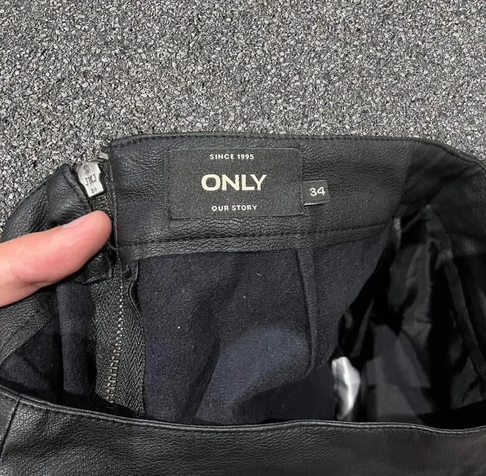 ONLY faux leather mini skirt image indicator(2)