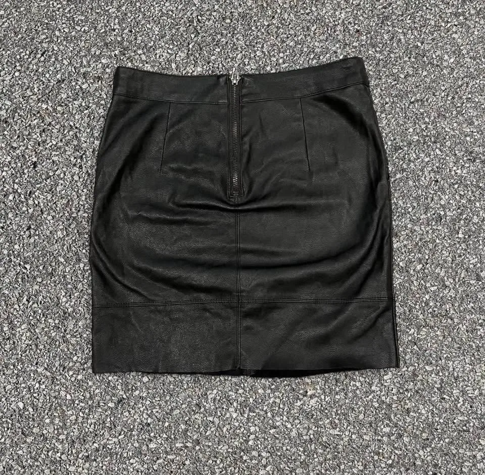 ONLY faux leather mini skirt image indicator(3)