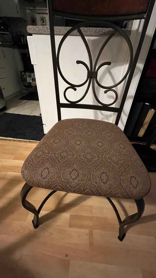 Dining Set with 4 Chairs, Coffee Table & Round Carpet - photo 3