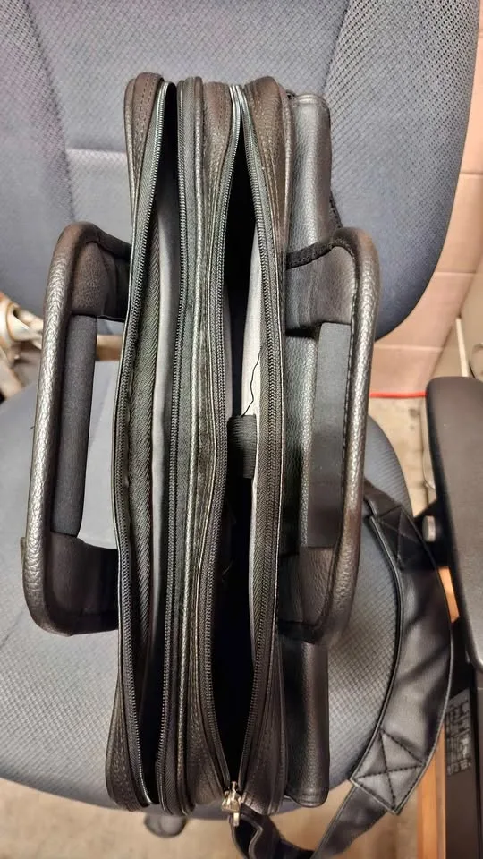 DELL Laptop Bag, Pure Leather Rupert St at Kingsway image indicator(3)