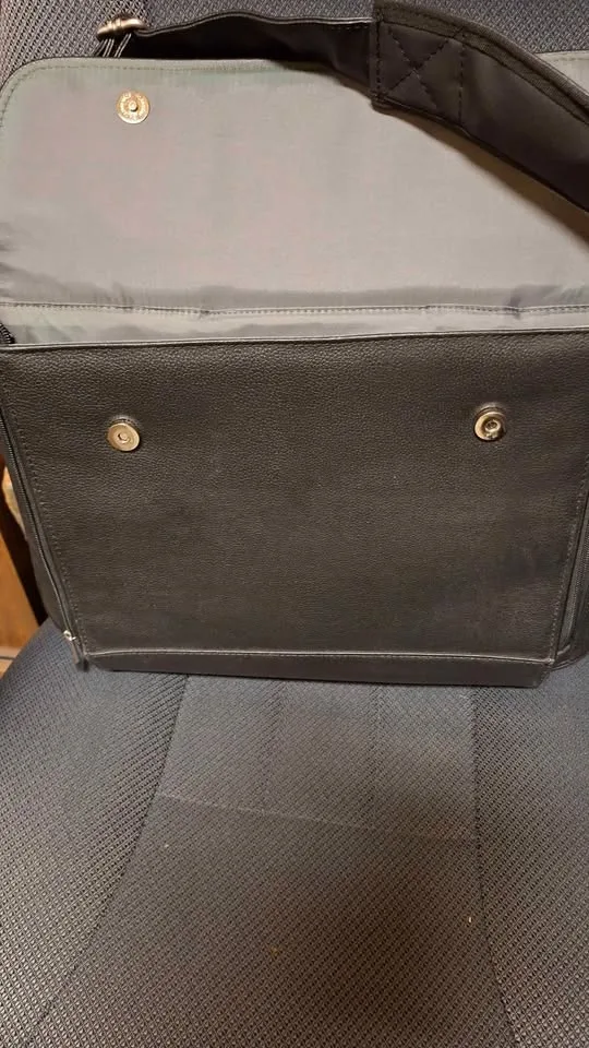 DELL Laptop Bag, Pure Leather Rupert St at Kingsway image indicator(5)