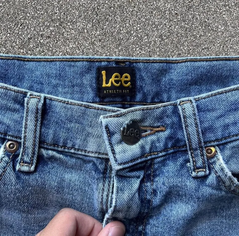 Lee Extreme Motion Athletic Fit Tapered Jeans image indicator(2)