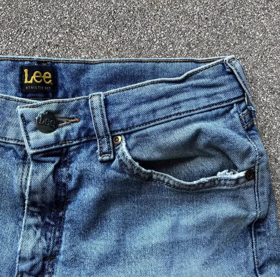 Lee Extreme Motion Athletic Fit Tapered Jeans image indicator(3)