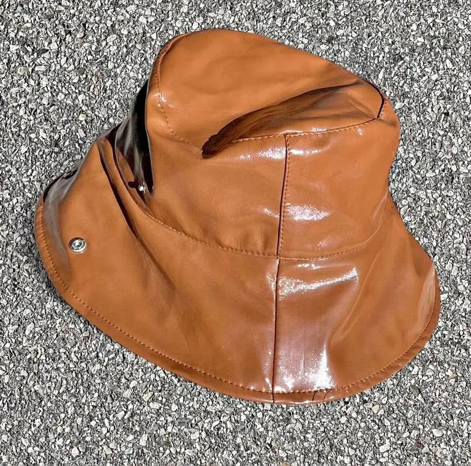 faux leather bucket hat in #brown 🐻🤎 thumbnail