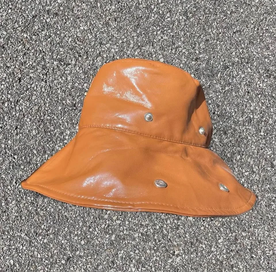 faux leather bucket hat in #brown 🐻🤎 image indicator(3)