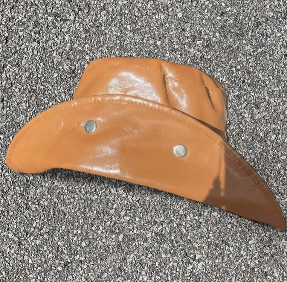 faux leather bucket hat in #brown 🐻🤎 image indicator(4)