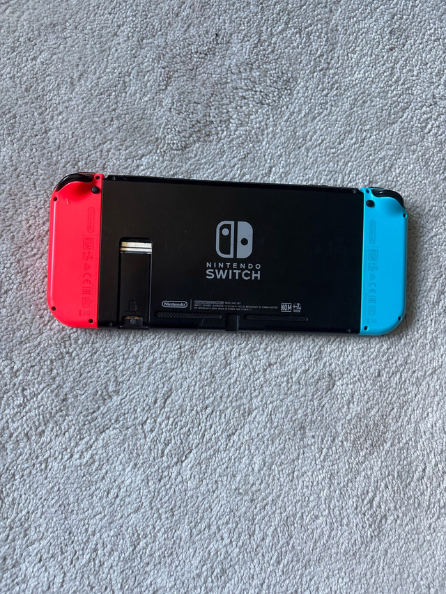 Nintendo Switch - photo 2