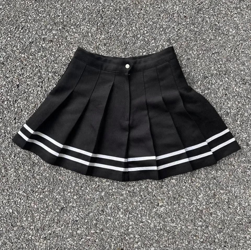 pleated mini school-girl skirt image indicator(2)