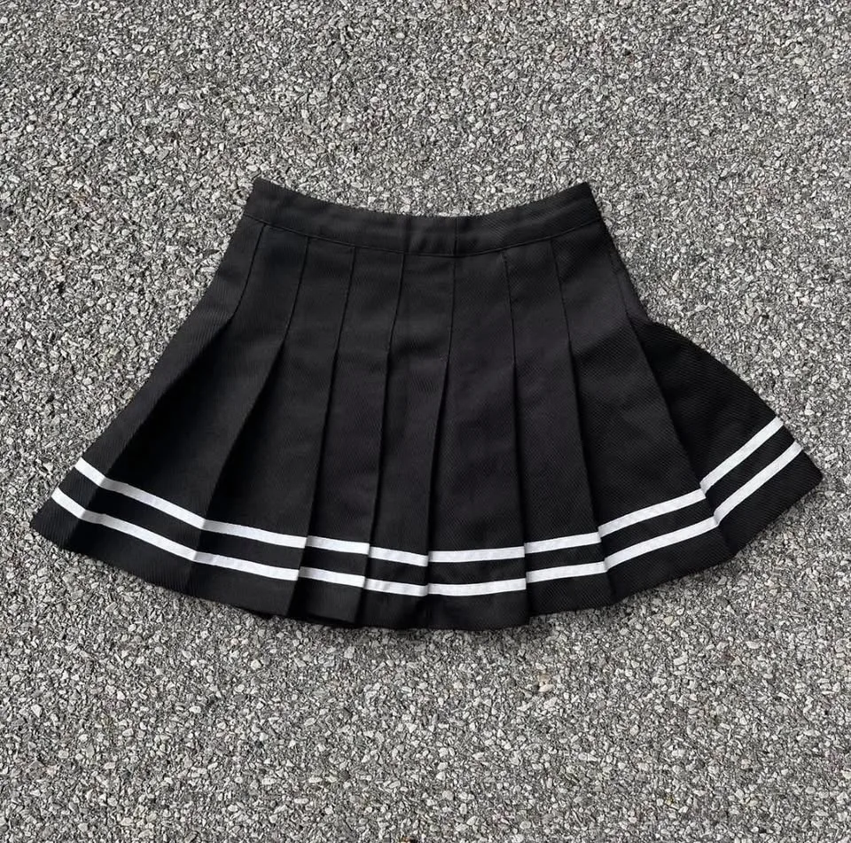 pleated mini school-girl skirt image indicator(3)