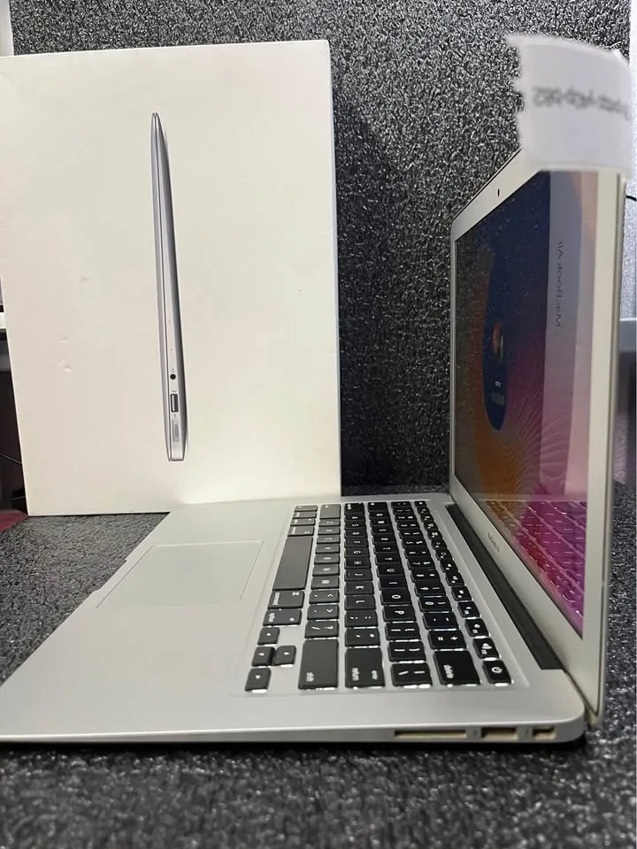 MacBook Air 13” 8GB 128SSD Box Included image indicator(2)