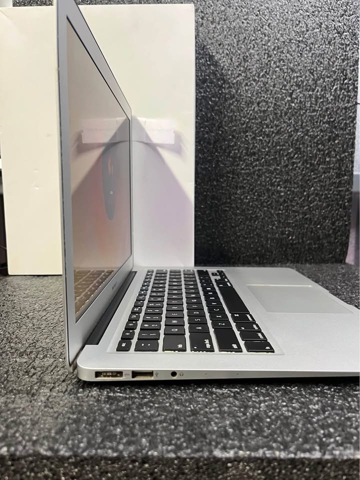 MacBook Air 13” 8GB 128SSD Box Included - photo 3