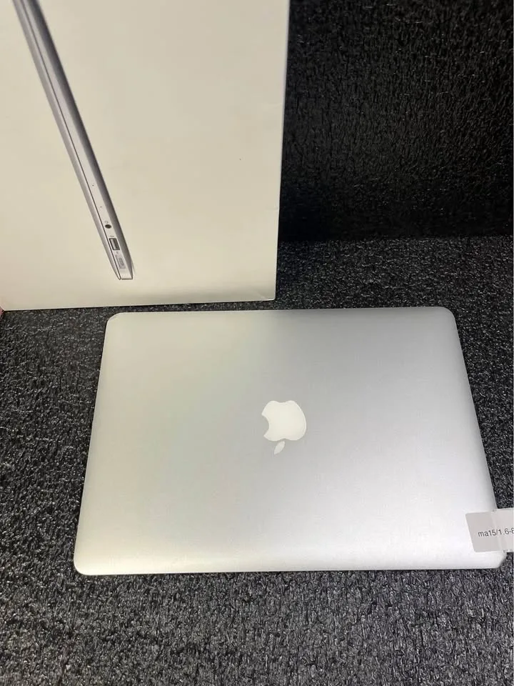 MacBook Air 13” 8GB 128SSD Box Included image indicator(4)
