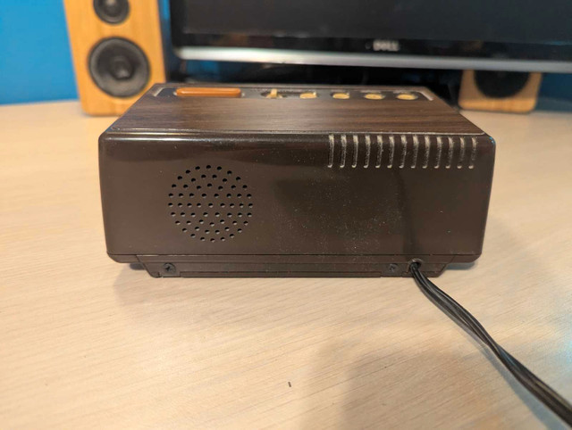 Lloyd's Clock Radio - photo 2