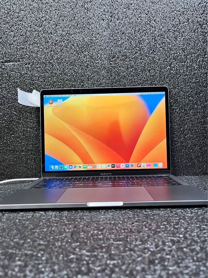 13” Apple MacBook Pro Laptop