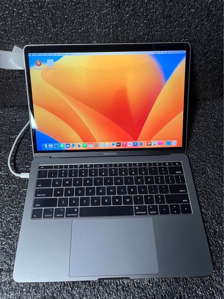 13” Apple MacBook Pro Laptop - photo 2