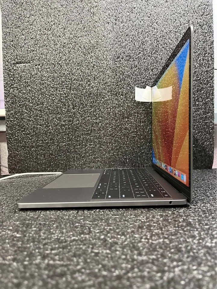 13” Apple MacBook Pro Laptop image indicator(4)