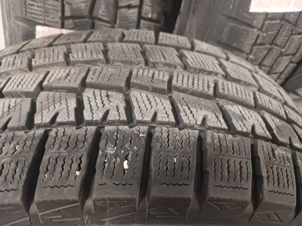 225 60 r16 DUNLOP Winter Tires on Rims image indicator(2)