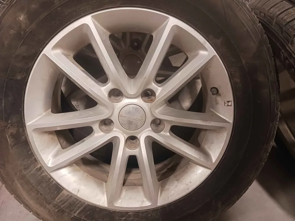 225 65 r17 YOKOHAMA Tires & DODGE Rims - Set of 4 image indicator(3)