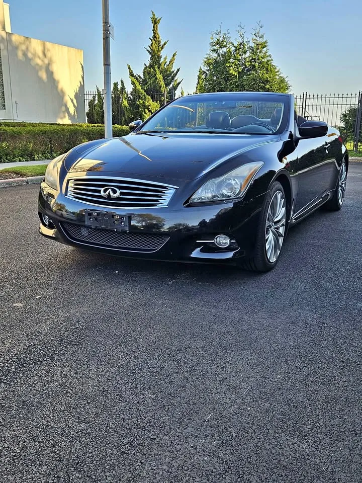 2011 Infiniti g37 · Luxury thumbnail