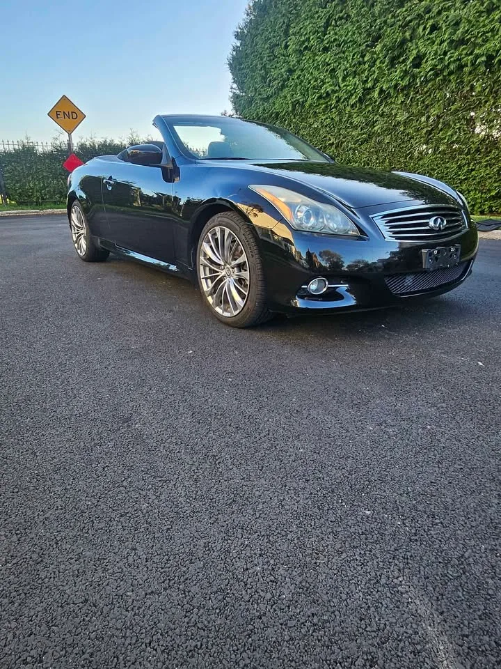 2011 Infiniti g37 · Luxury image indicator(7)