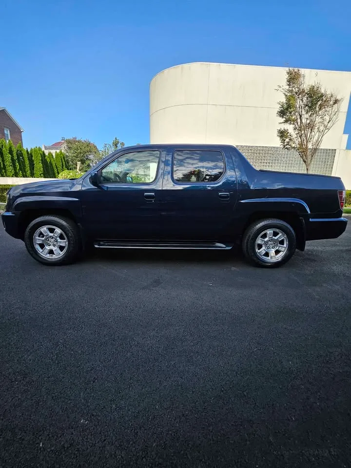 2011 Honda Ridgeline · RTS Pickup 4D 5 ft image indicator(2)