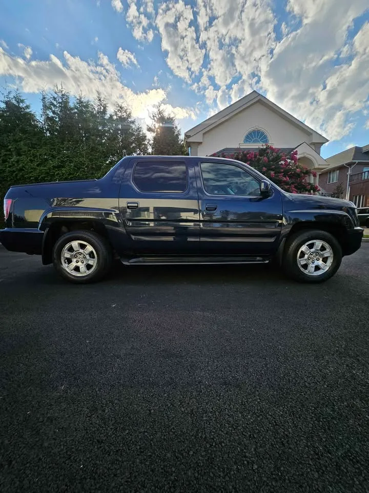 2011 Honda Ridgeline · RTS Pickup 4D 5 ft image indicator(6)