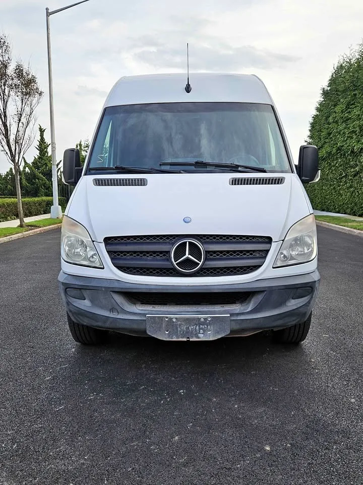 2011 Mercedes-Benz Sprinter 2500 Cargo Van thumbnail