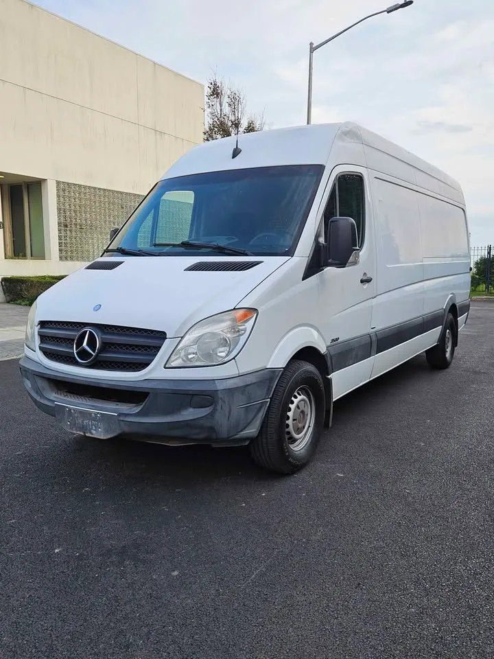 2011 Mercedes-Benz Sprinter 2500 Cargo Van image indicator(2)