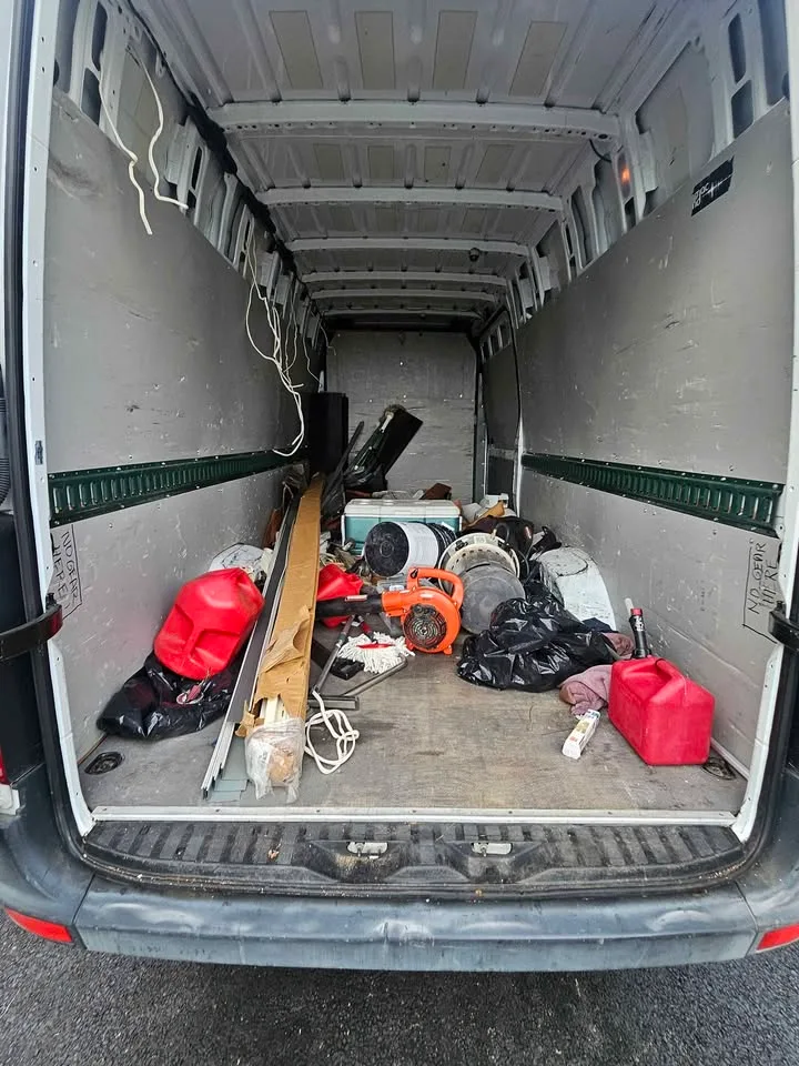 2011 Mercedes-Benz Sprinter 2500 Cargo Van image indicator(10)