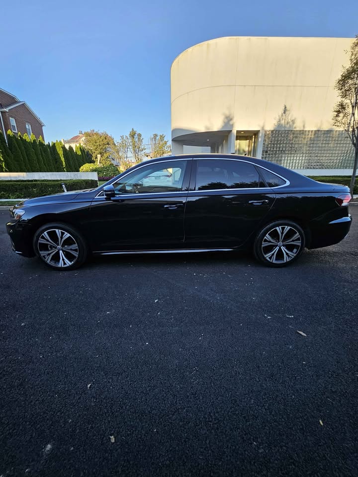 2021 Volkswagen Passat · 2.0T SE Sedan 4D - photo 2