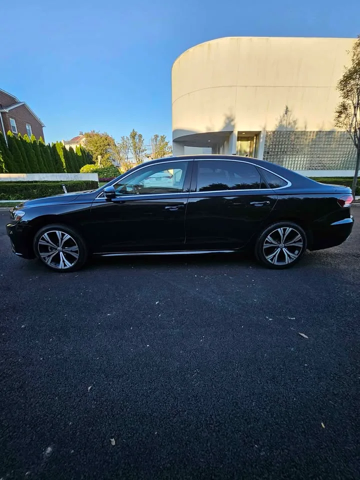 2021 Volkswagen Passat · 2.0T SE Sedan 4D image indicator(2)