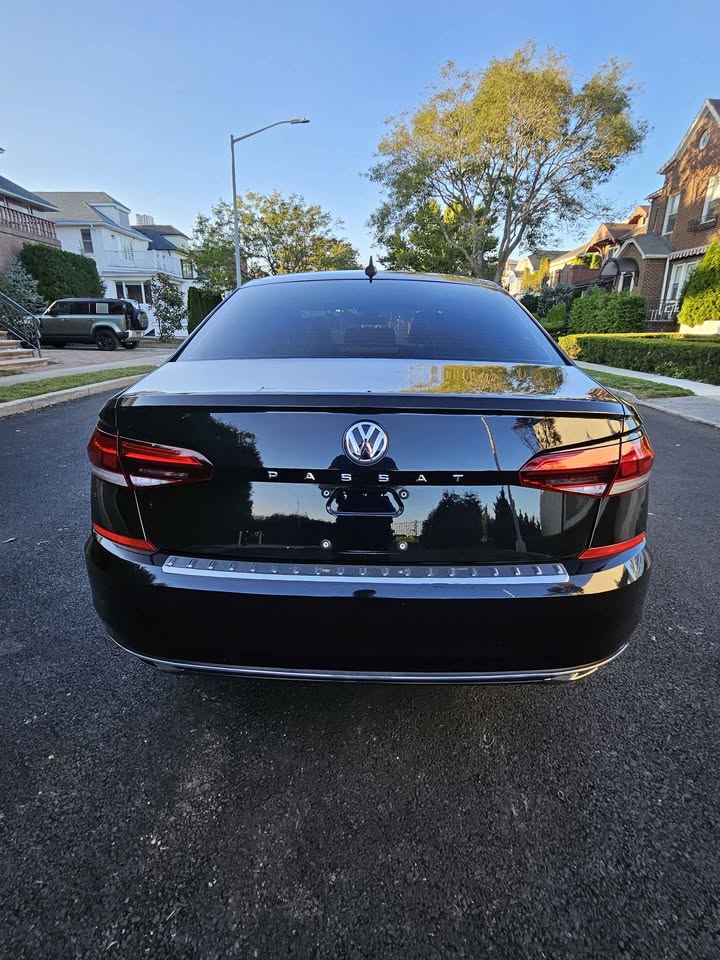 2021 Volkswagen Passat · 2.0T SE Sedan 4D - photo 4